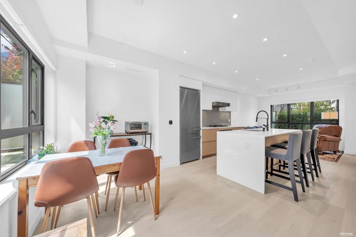 526 W 28th Avenue 23 — photo 1