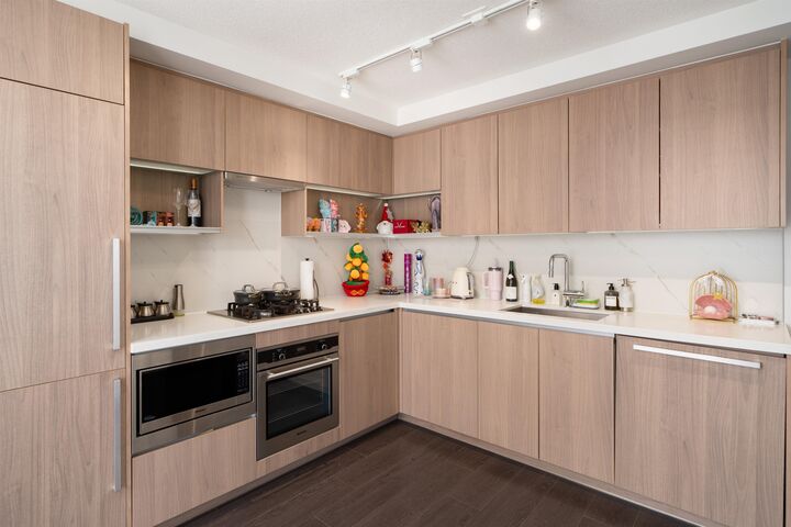 Property Photo: 8833 Hazelbridge Way 1602 BC V6X 0N3