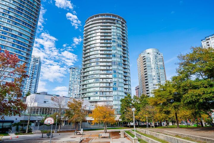 Property Photo: 58 Keefer Place 806 BC V6B 0B8