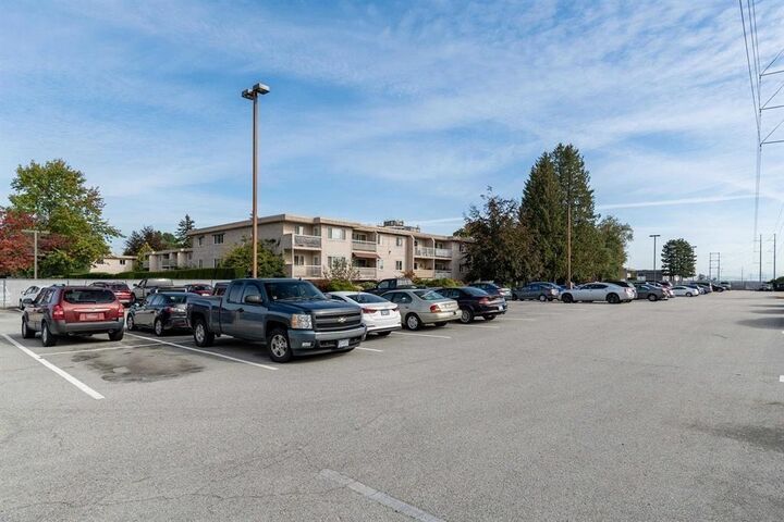 Property Photo: 11806 88 Avenue 123 BC V4C 3C5