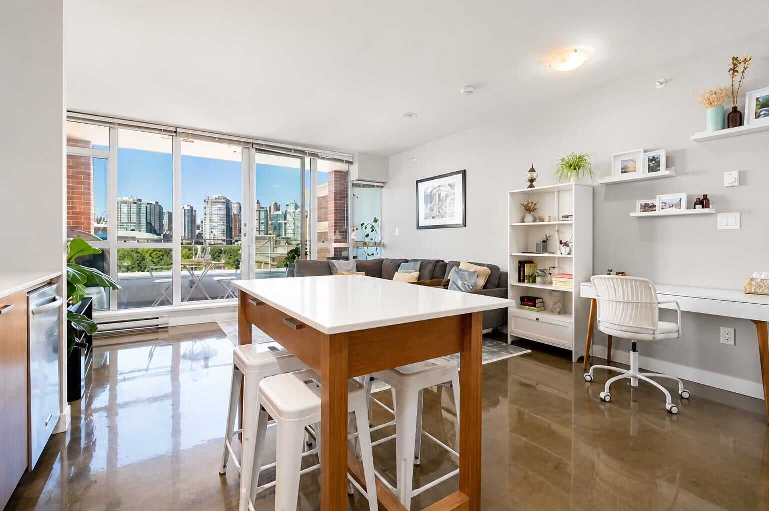 Property Photo: 221 Union Street 704 BC V6A 0B4