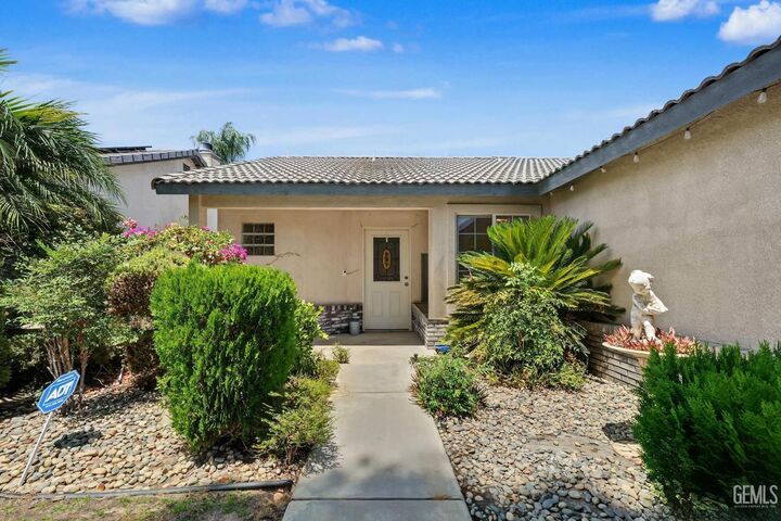 Property Photo:  242 Tanner Michael Drive  CA 93308 