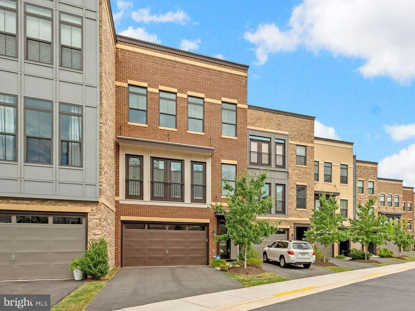 Property Photo: 23094 Sullivans Cove Square VA 20148
