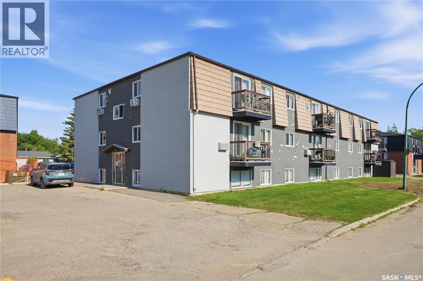 Property Photo: 16 116 Acadia Court SK S7H 4T7