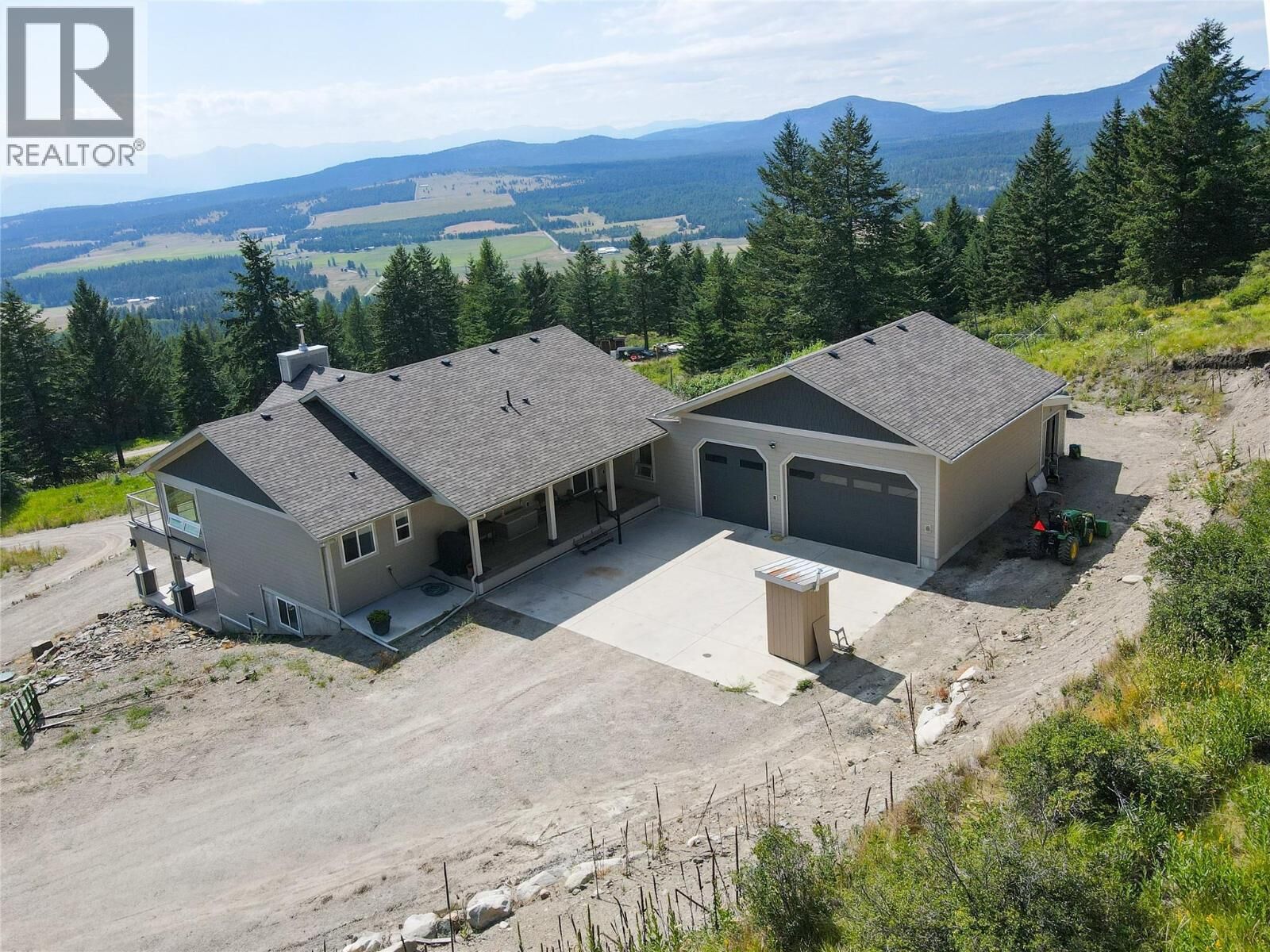 Property Photo:  1415 Wolf Way Road  BC V0H 1Y0 