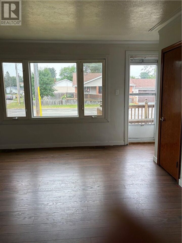 Property Photo: 39 Oakwood Avenue ON P0M 1H0