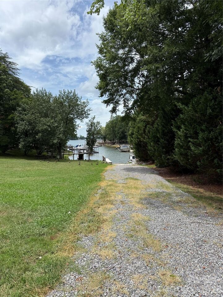 Property Photo: 21334 Sandy Cove Road NC 28031