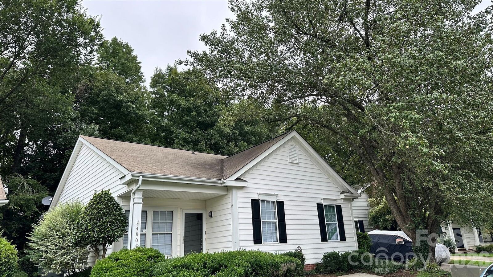 Property Photo: 4807 Pennant Place NC 28212