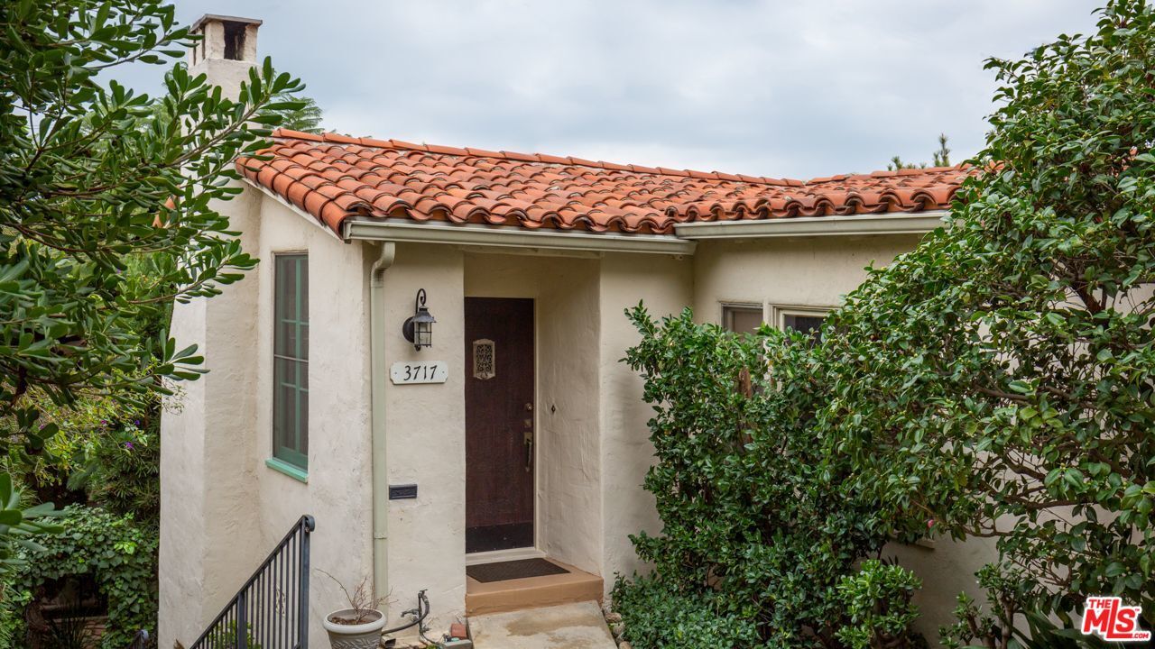 Property Photo:  3717 Arbolada Rd  CA 90027 