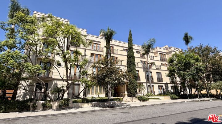 Property Photo:  137 S Spalding Dr, Unit 401  CA 90212 