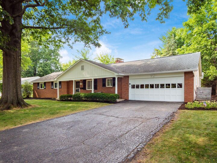 Property Photo:  2030 Chardon Road  OH 43220 
