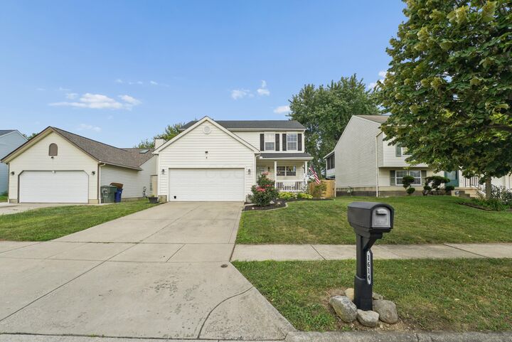 Property Photo:  1614 Autumn Village Drive  OH 43223 