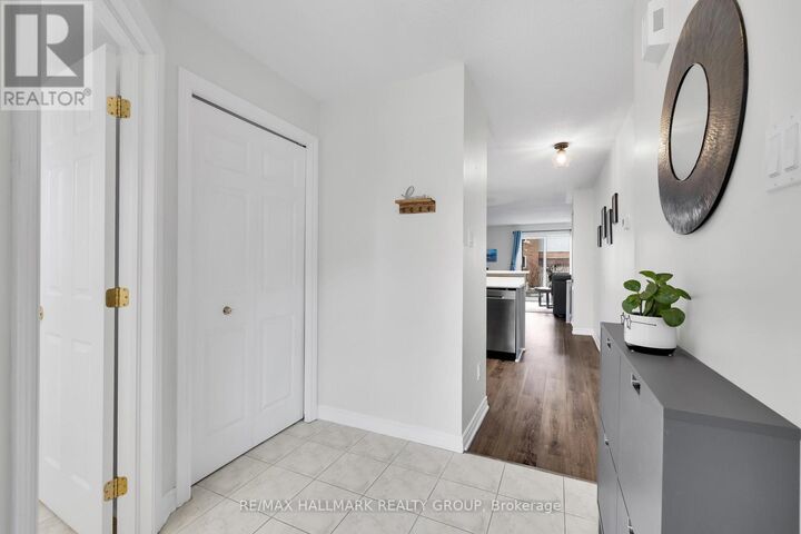 Property Photo: 1344 Guthrie Street ON K2H 1G8