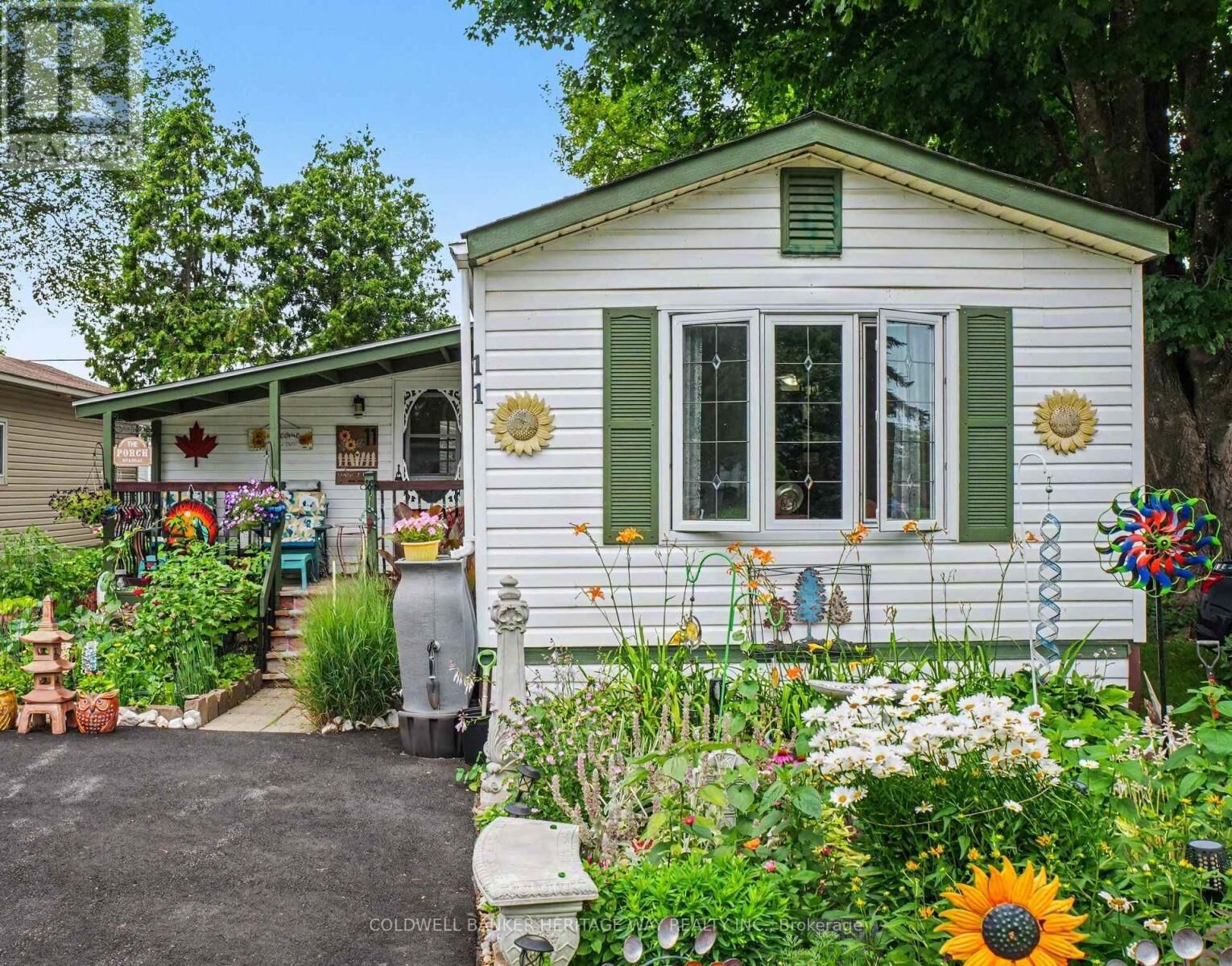 Property Photo: 11 Oakwood Street ON K7C 0S6