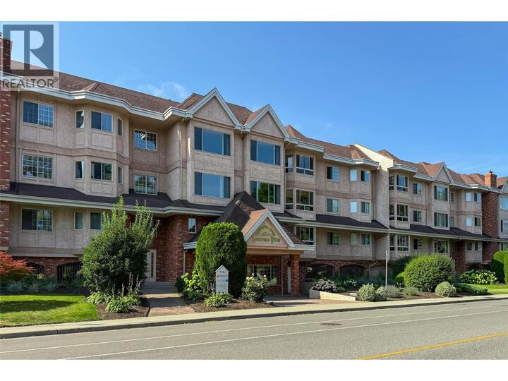 Property Photo:  945 Lawrence Avenue 107  BC V1Y 6M3 