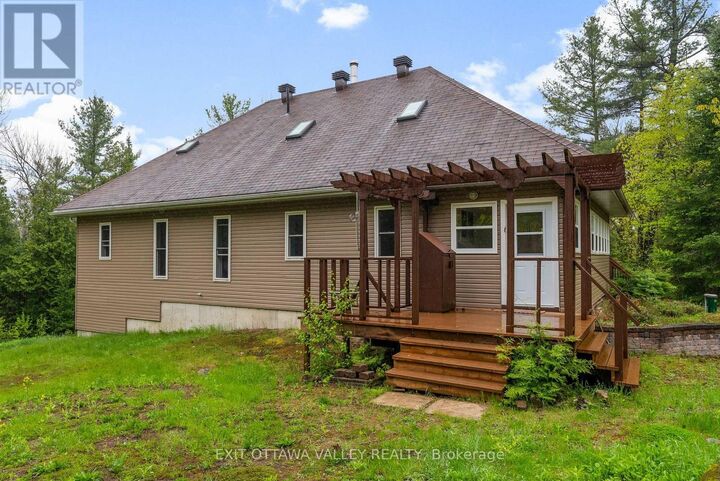 Property Photo: 28084 Highway 41 ON K0J 1N0