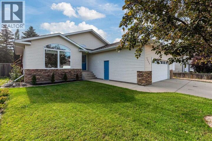 2308 52 Avenue — photo 1