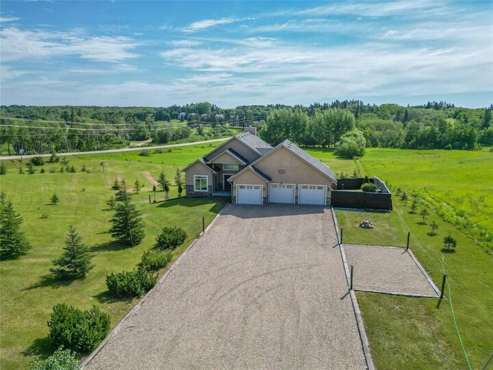 207 Burnett Road North — photo 1