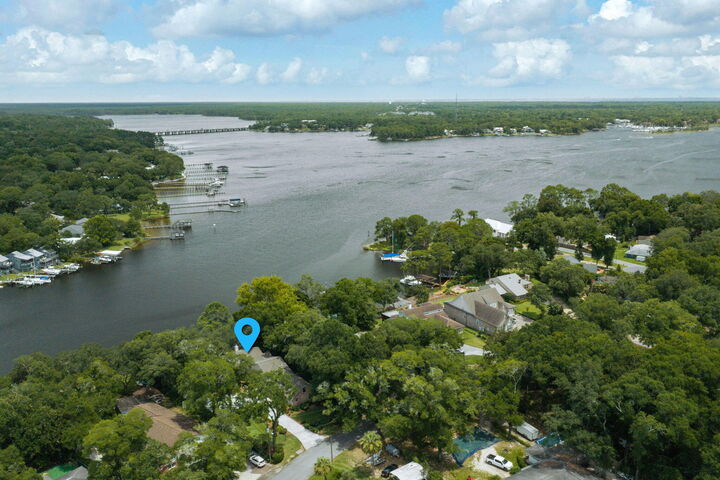 Property Photo: 317 Edrehi Drive FL 32578