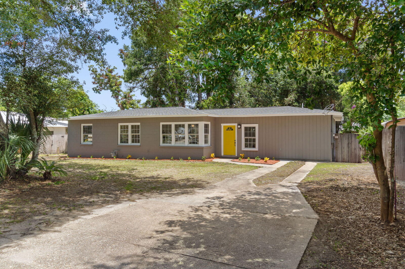 Property Photo:  227 NE Staff Drive  FL 32548 