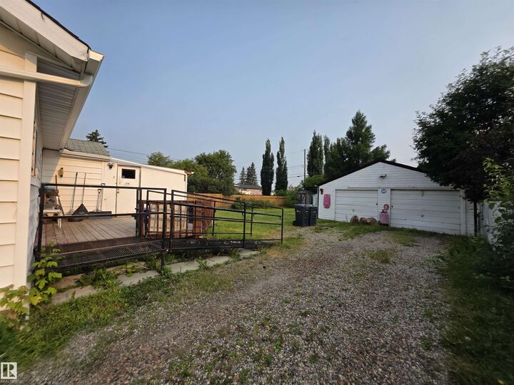 Property Photo: 4812 48 Avenue AB T9M 1Y4
