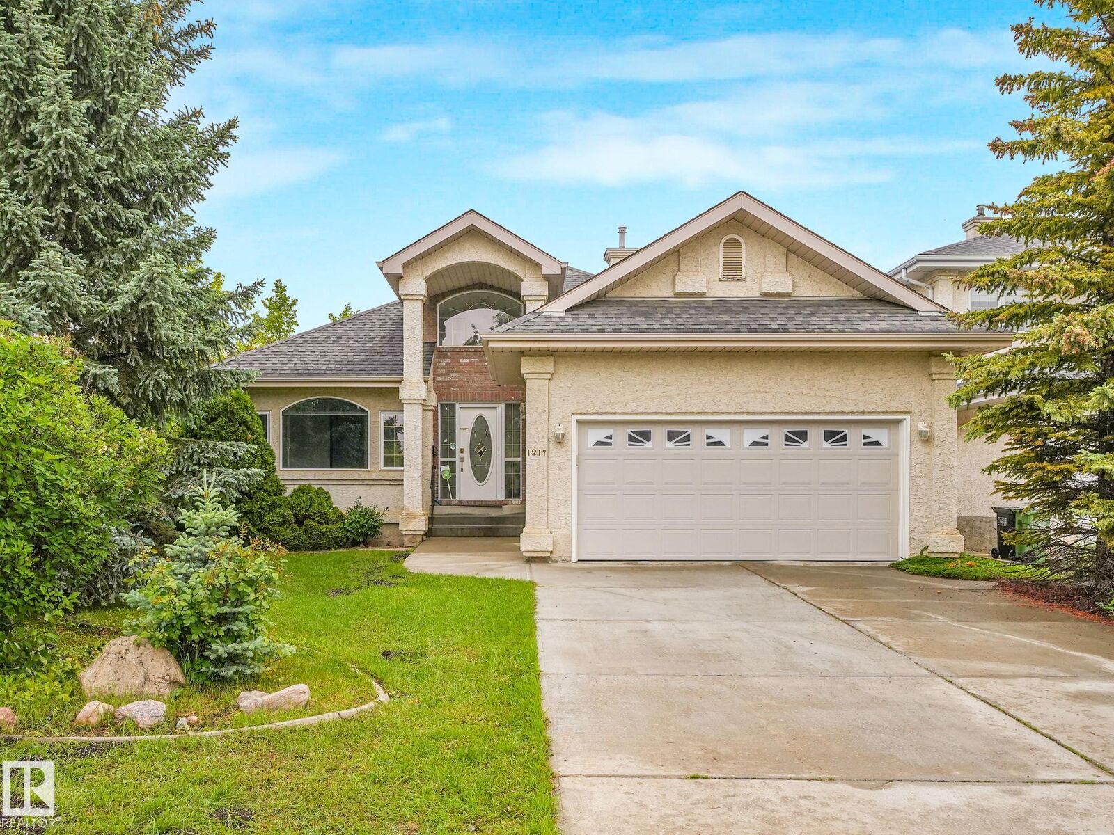 Property Photo: 1217 115A Street NW AB T6J 6Z3