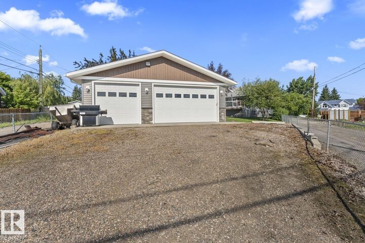 Property Photo: 1303 5 Avenue AB T9M 1C1