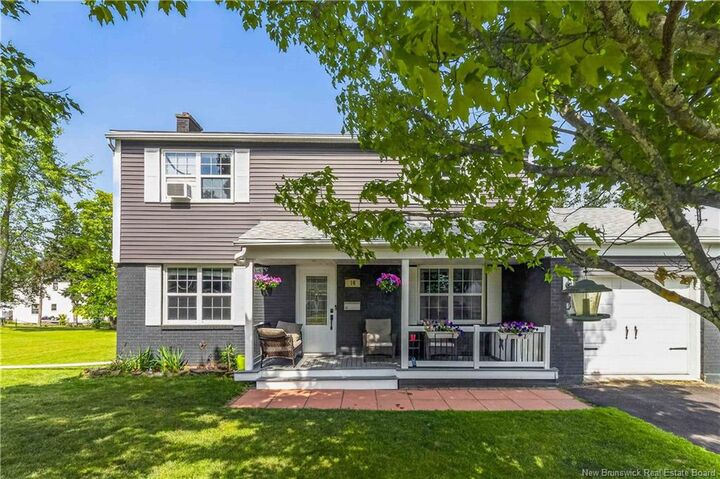 16 Irwin Street — photo 1