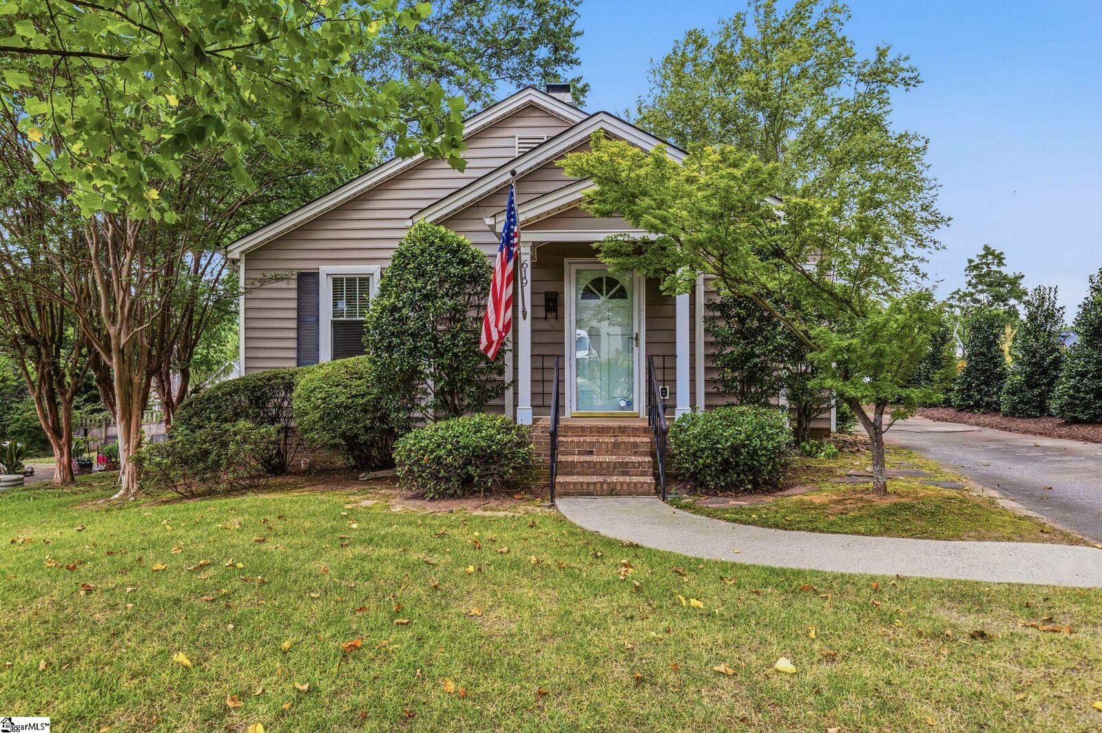 Property Photo:  619 Summit Drive  SC 29609 