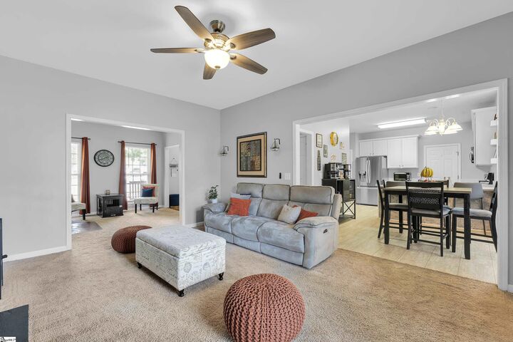 Property Photo:  8 Longspur Court  SC 29680 