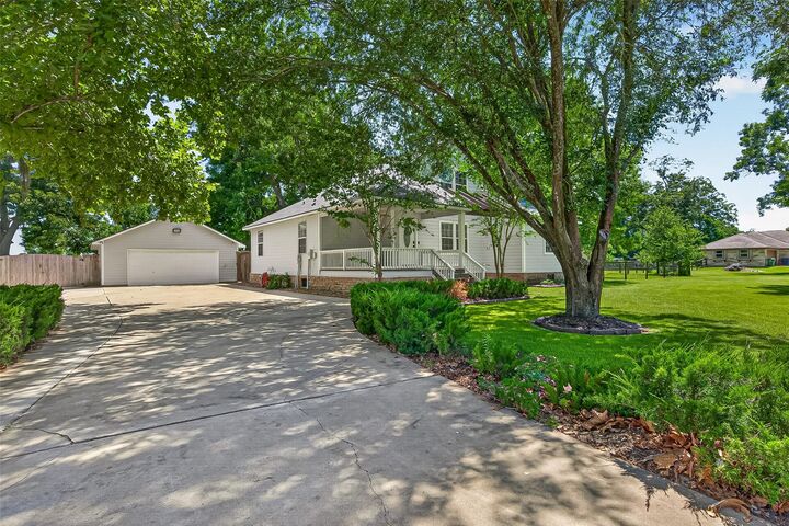 Property Photo:  238 Horse Shoe Trail  TX 77515 