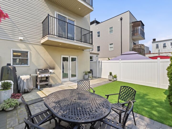 Property Photo:  290 Griffith St 1  NJ 07307 