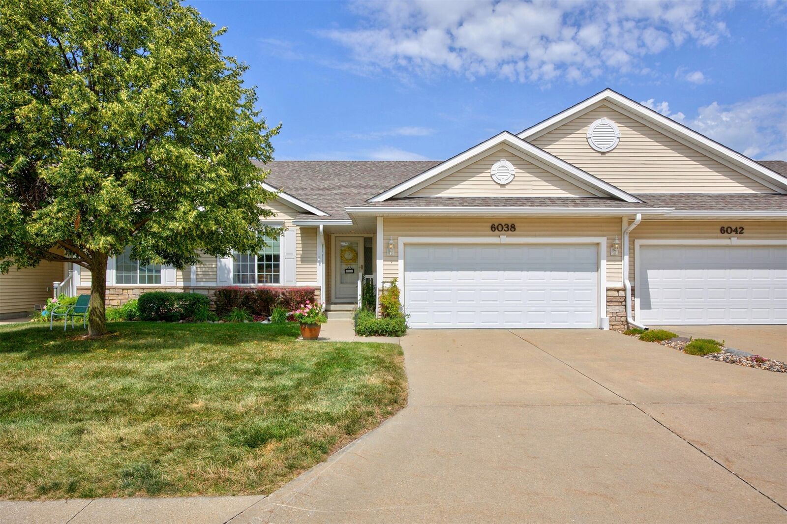 Property Photo: 6038 Pinewood Court IA 50131