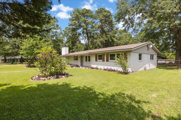 Property Photo: 300 N Pinewood TX 75633