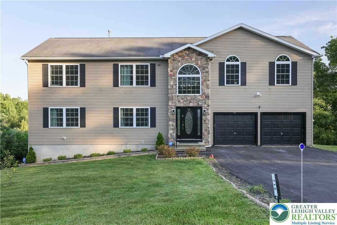 Property Photo: 716 Yoke Terrace PA 18360