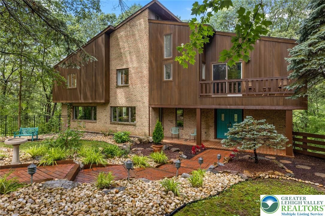 Property Photo: 3385 Woodbridge Circle PA 18017