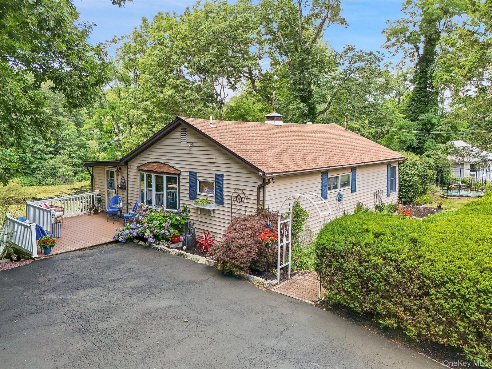 Property Photo:  18 Sylvan Road  NY 10537 