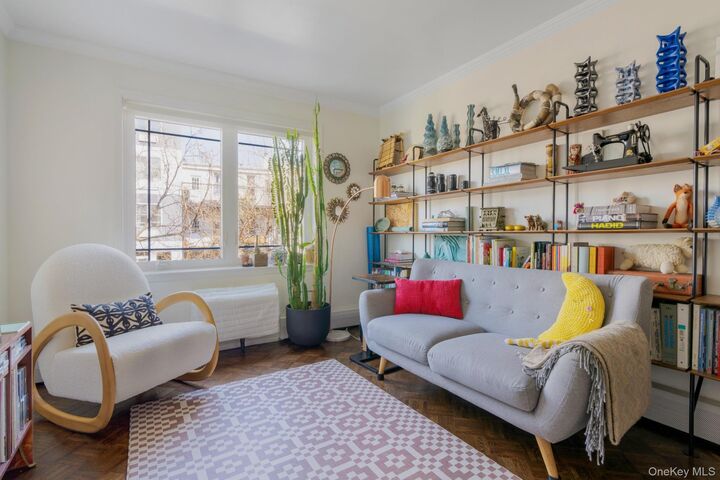 Property Photo:  25 Meserole Street 3R  NY 11206 