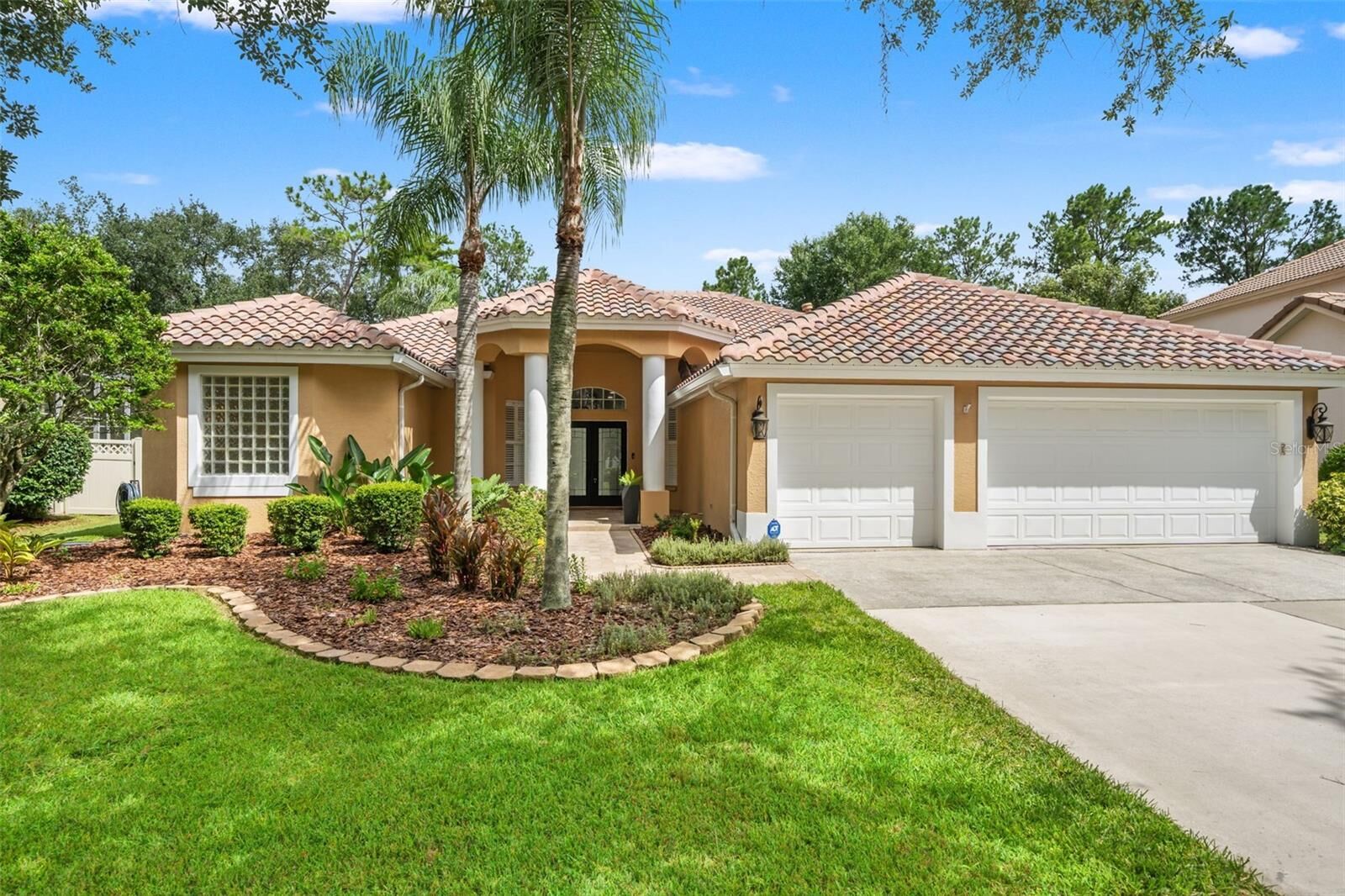 Property Photo: 18115 Regents Square Drive FL 33647