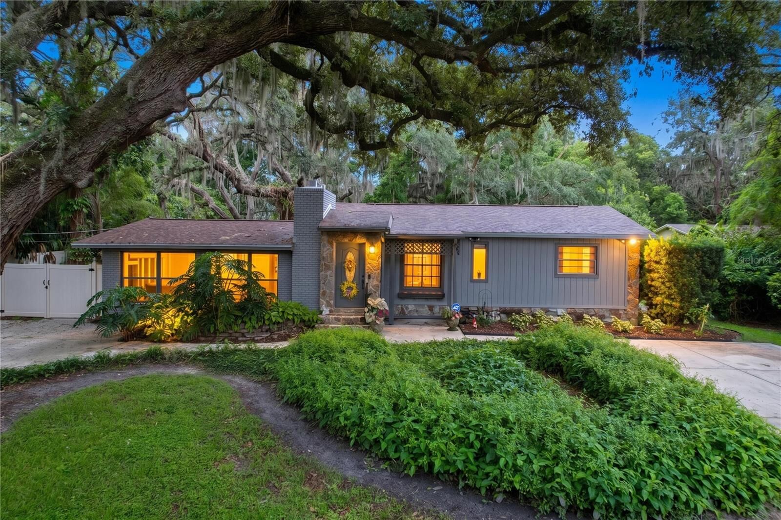 Property Photo: 11805 N 51st Street FL 33617