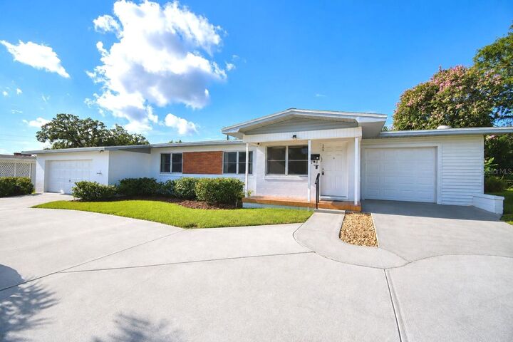 Property Photo: 906 Avenue M SE FL 33880