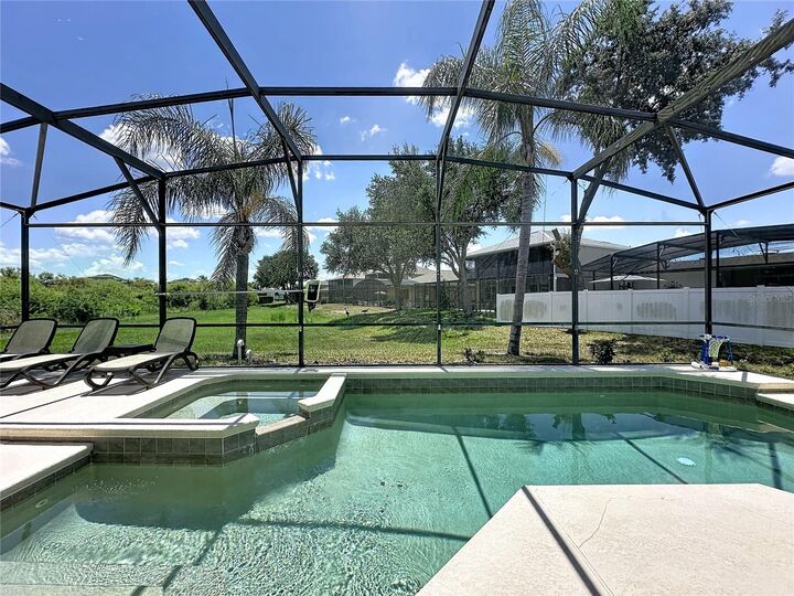 Property Photo: 906 Dorset Place FL 33896