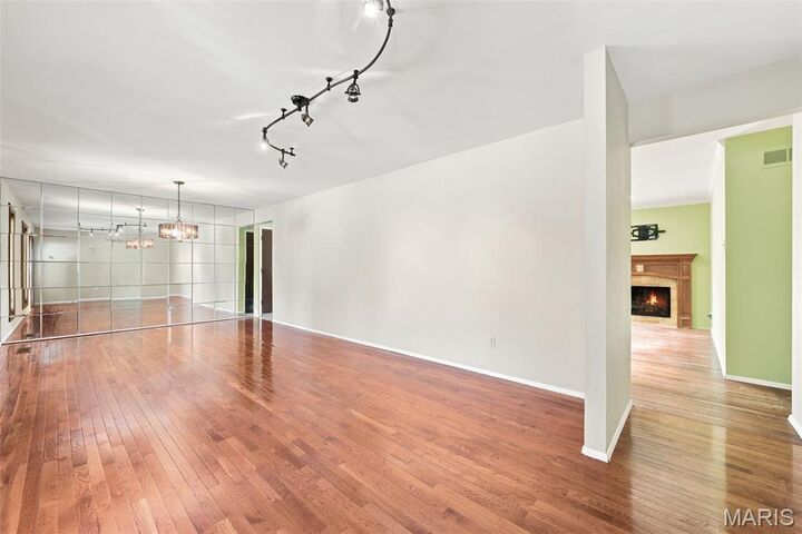 Property Photo: 5288 Bloomfield Drive MO 63129