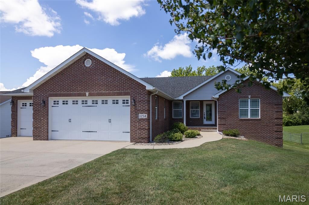 Property Photo: 1254 Jamaica Drive IL 62025