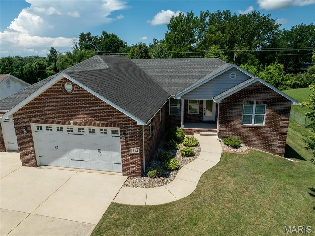 Property Photo: 1254 Jamaica Drive IL 62025