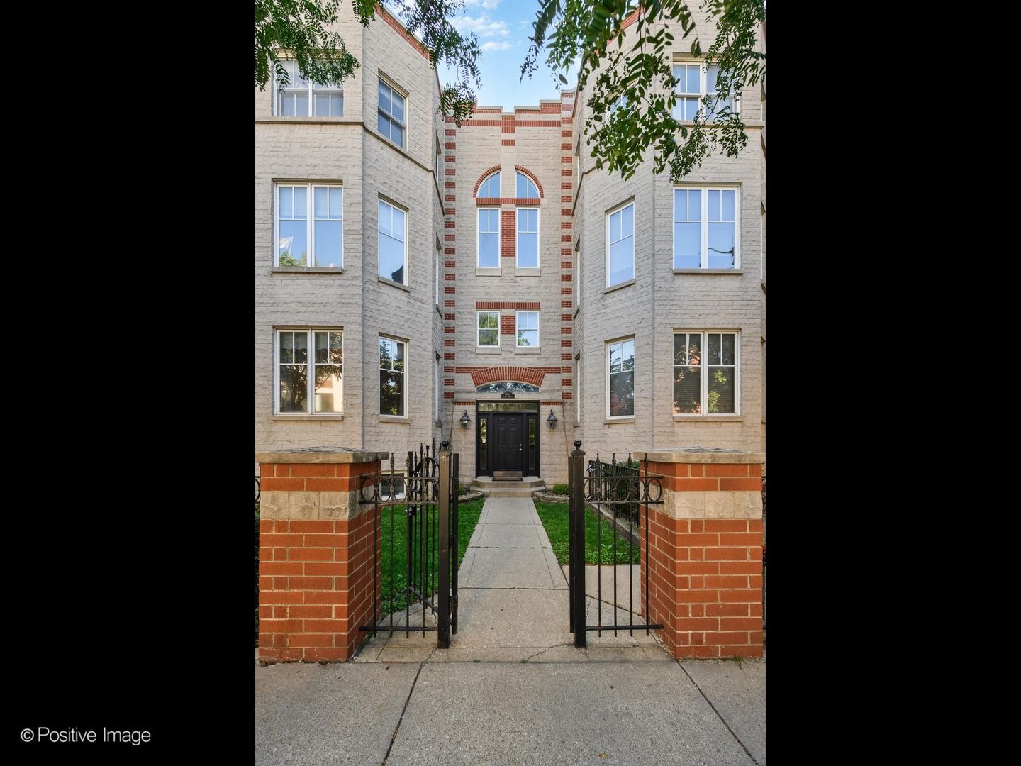 Property Photo: 1862 N Halsted Street 1S IL 60614