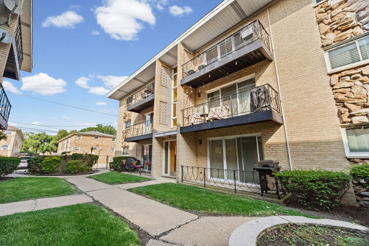 Property Photo:  6811 N Olmsted Avenue 205  IL 60631 
