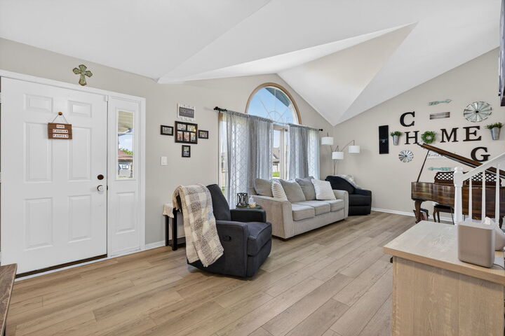 Property Photo: 702 Longwood Court IL 60447