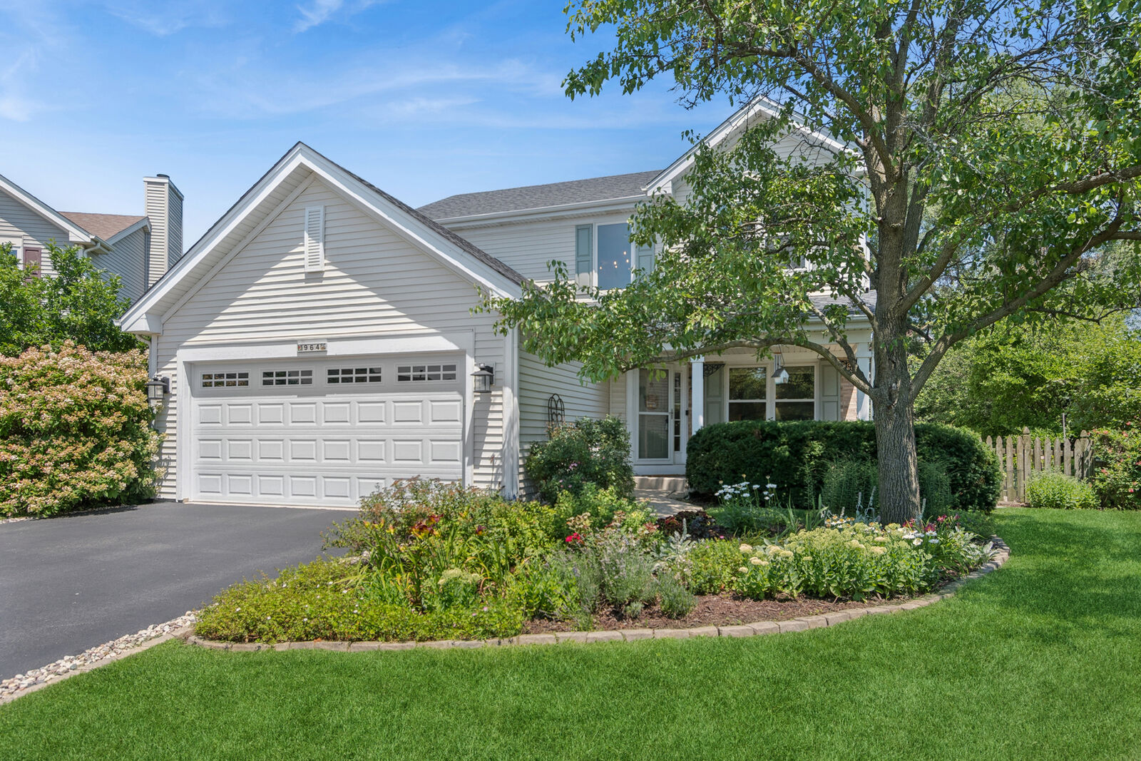 Property Photo: 964 Lakestone Lane IL 60504