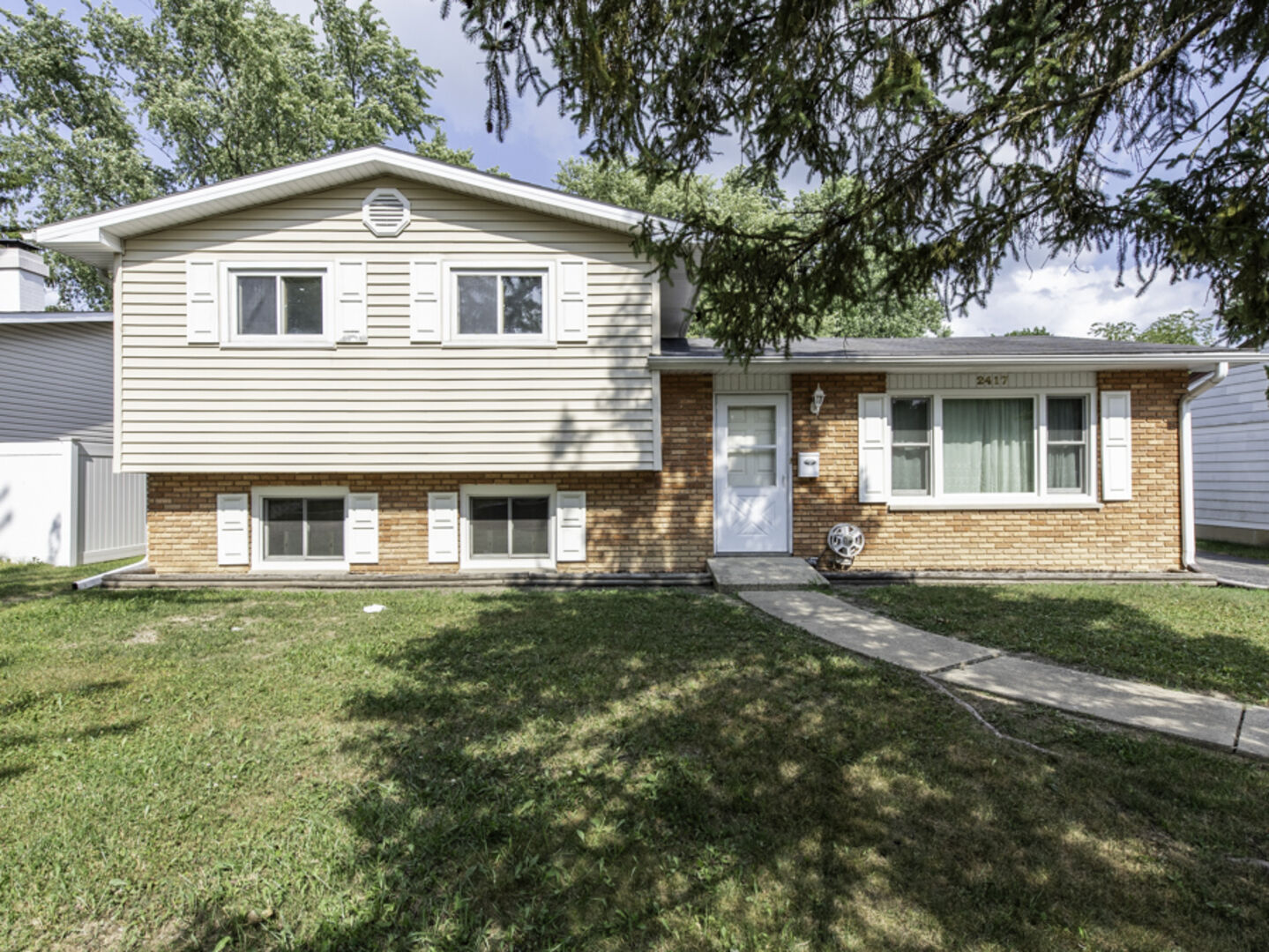 Property Photo:  2417 Metropolitan Avenue  IL 60087 
